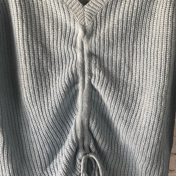 SWEATER - Women's Jolie & Joy light blue sweater with cinched tie front. Size XL - Picture 7 of 13